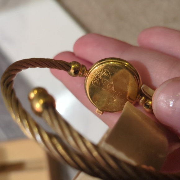 Gucci Wire Bangle Quartz Watch White Shell Dial Gold Stainless From 1989 - Picture 3 of 3